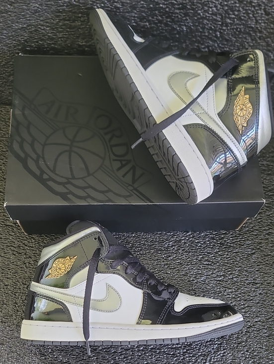 Jordan Other - Nike Air Jordan 1 Mid SE "Metallic Silver/Metallic Gold" Mens 8 Fast Shipping